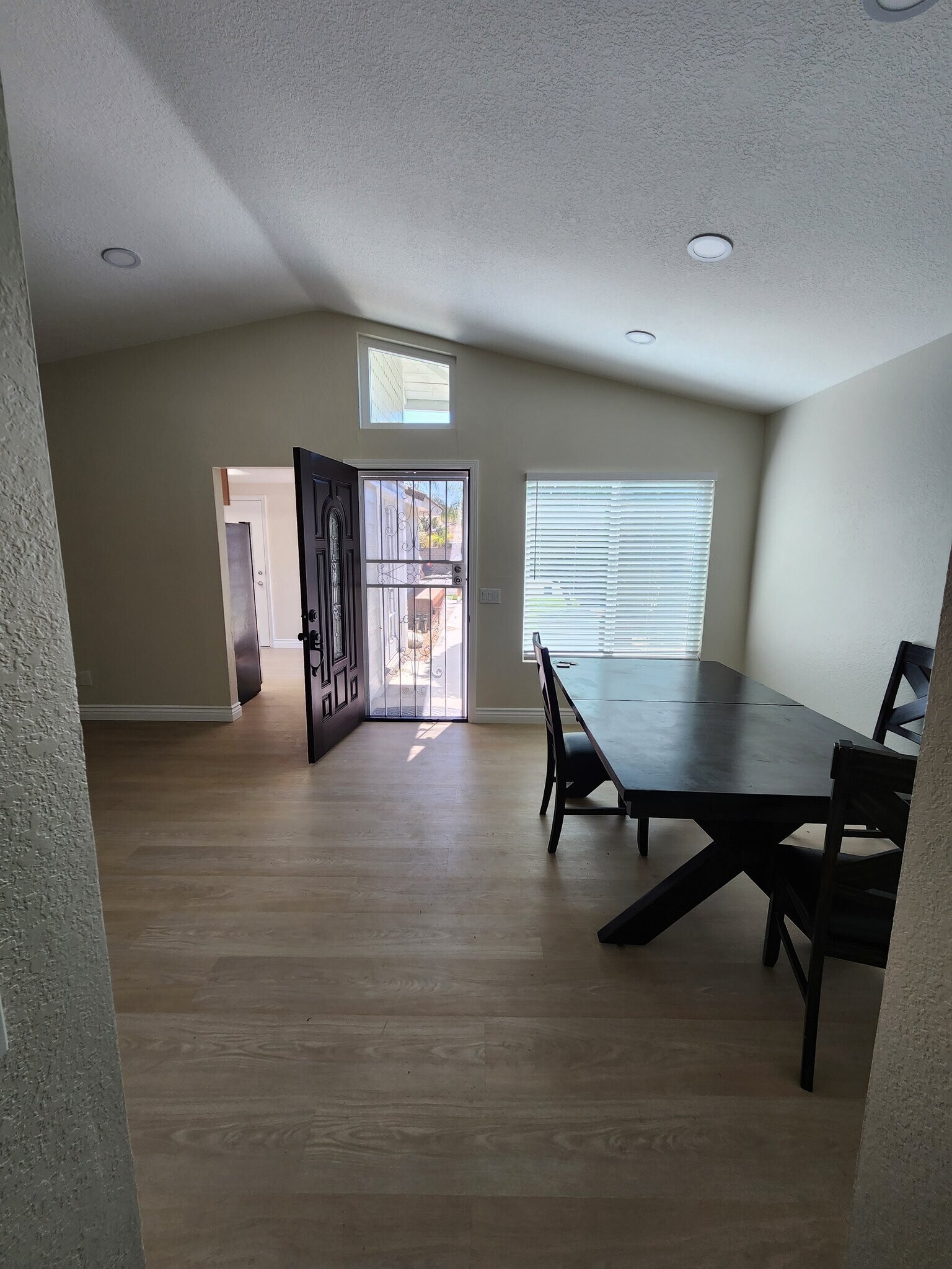 Building Photo - 14104 Hillcrest Dr