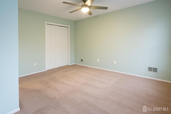 Building Photo - 160 Vasser Dr