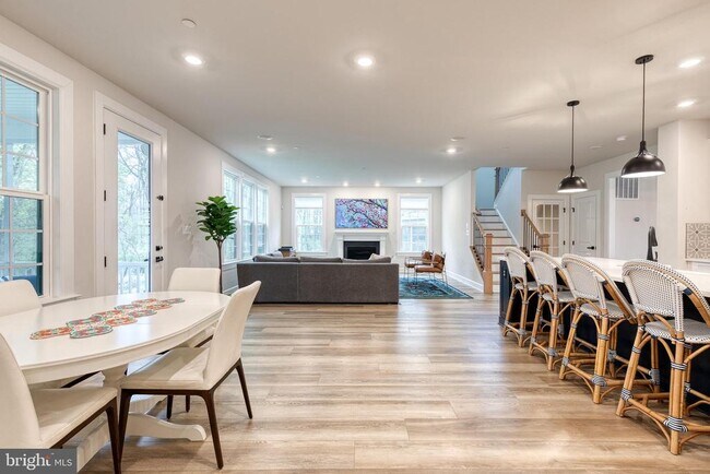 Building Photo - 7679 Cross Creek Dr