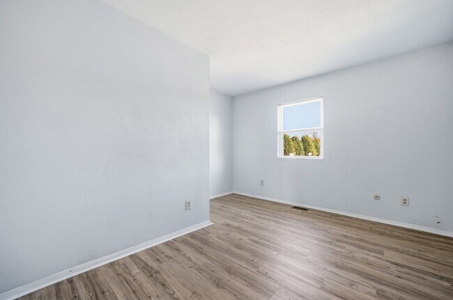 Building Photo - OPEN HOUSE SATURDAY THE 20TH 1PM-3PM! Three-bedroom, two-and-a-half bathrooms in Pembroke Meadows!