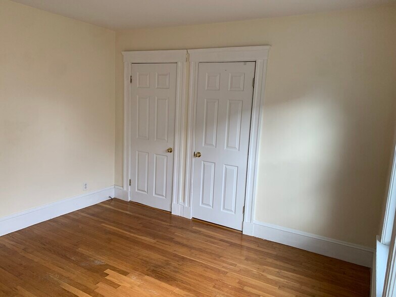 Bedroom 1 - 14 Henley St