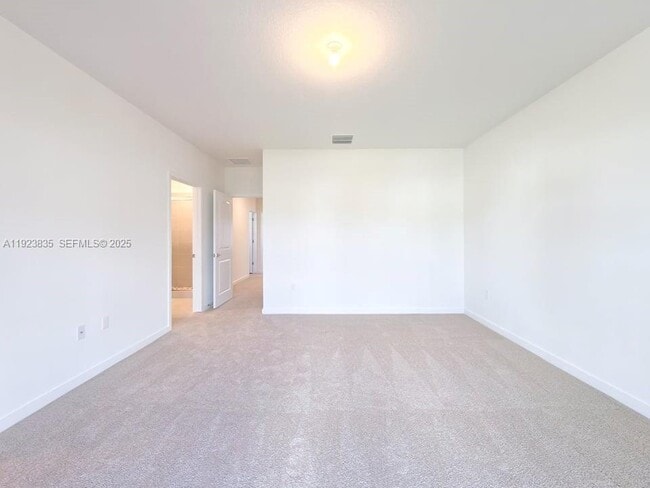 Building Photo - 196 NE 13th Ave