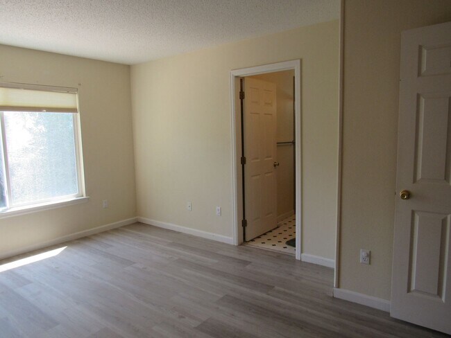 Building Photo - Ranch home in quiet neighborhood