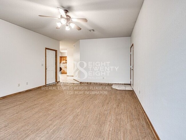 Building Photo - *AVAILABLE NOW!* CUTE 3 BED/2 BATH DUPLEX IN NORMAN!