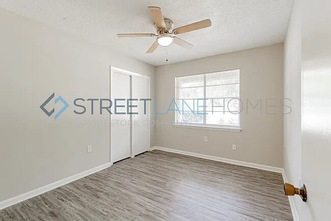 Building Photo - 120 Briarwood Dr