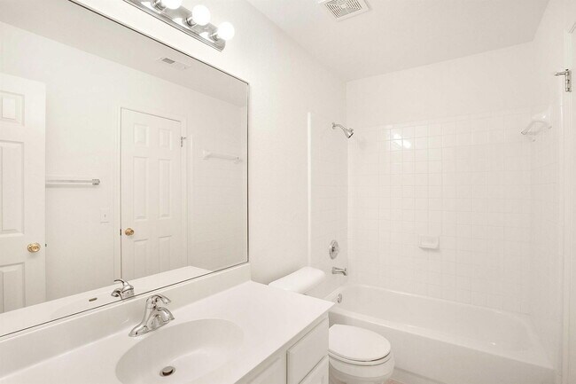 Building Photo - 2514 Crenshaw Dr