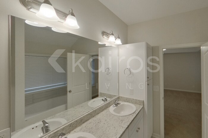 Building Photo - 553 Mt Airy Dr