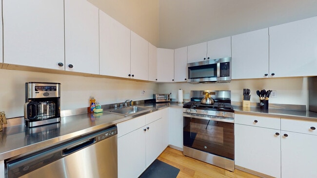 Building Photo - 19 Stanhope St