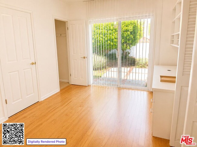 Building Photo - 220 S Palm Dr