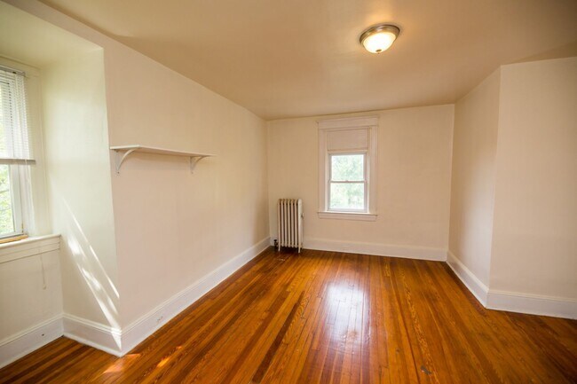 Building Photo - 2026/2027 JHU Off-Campus 5bd/3ba Charles Village w/ W/D & parking!.. Available 6/9/26