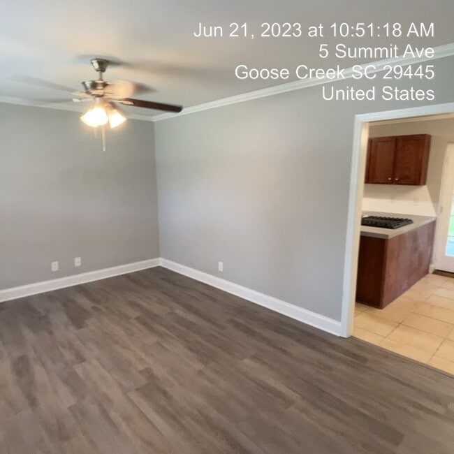 Building Photo - Relaxed Living with Spacious Yard in Goose...