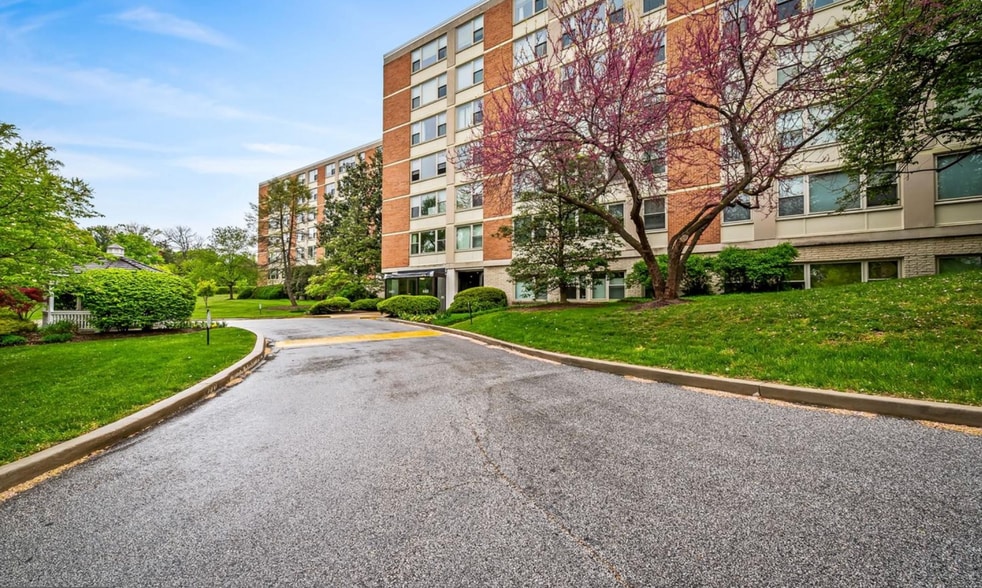 Building Photo - 4401 Roland Ave