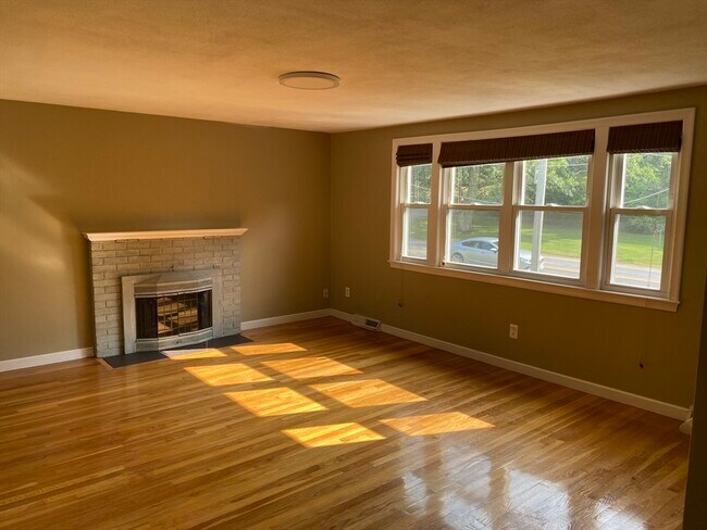 Building Photo - 138 Forest St