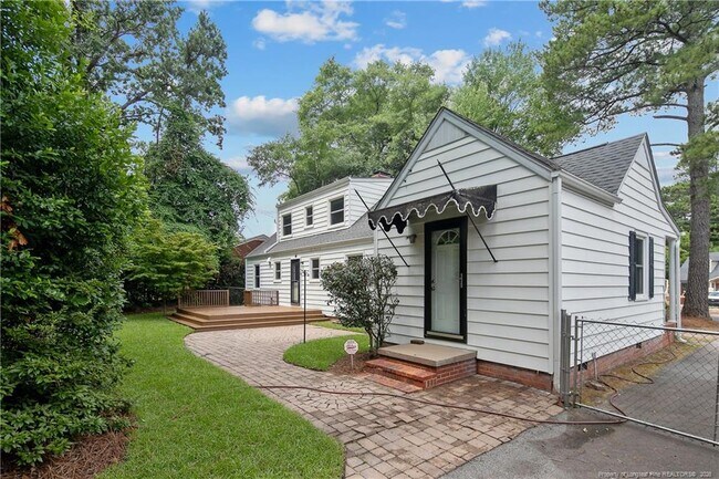 Building Photo - 415 Vista Dr