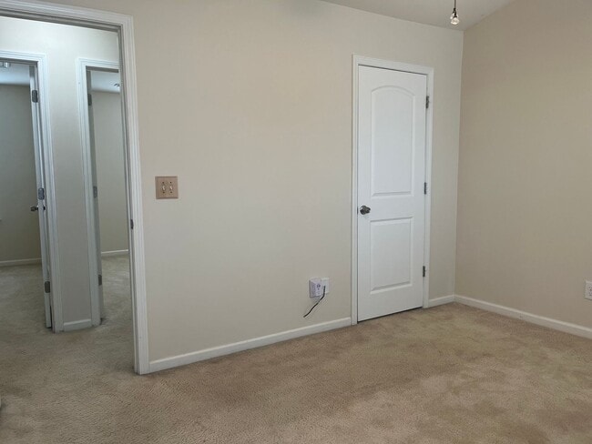 Building Photo - Charming Knightdale Residence, Available Now!