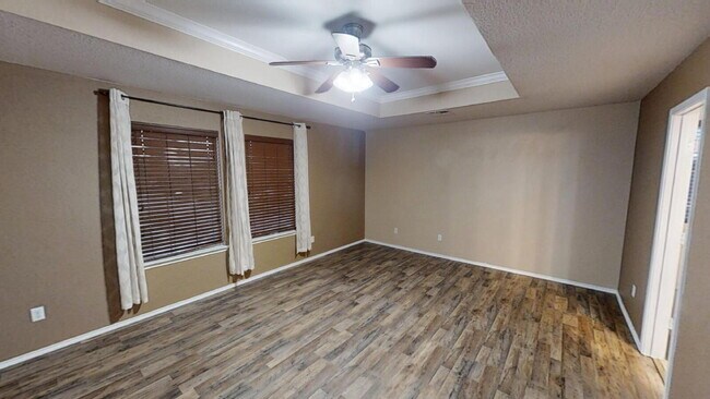 Building Photo - "Spacious 4-Bedroom Gem with 2.5 Baths and...