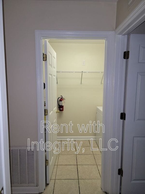 Building Photo - 1350 Castelnau Ct