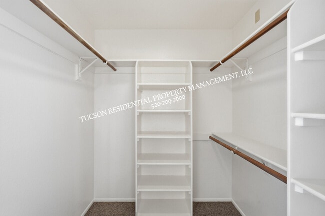 Building Photo - 9960 E Banister Dr