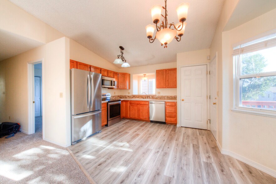 Building Photo - 2875 Richmond Dr