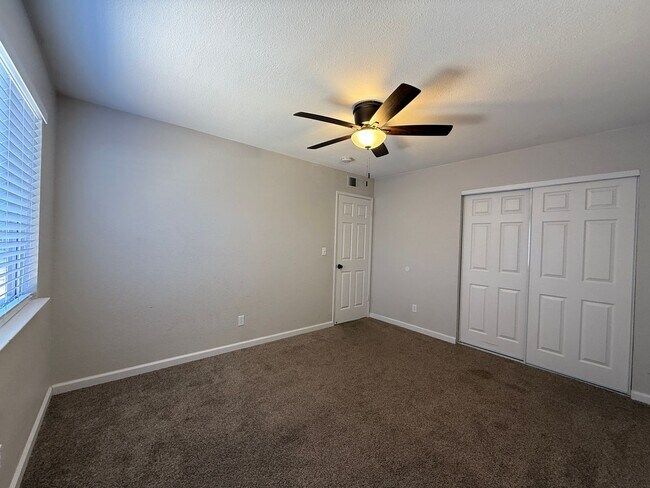 Building Photo - Must see! 2-bedroom, 2-bathroom single-sto...