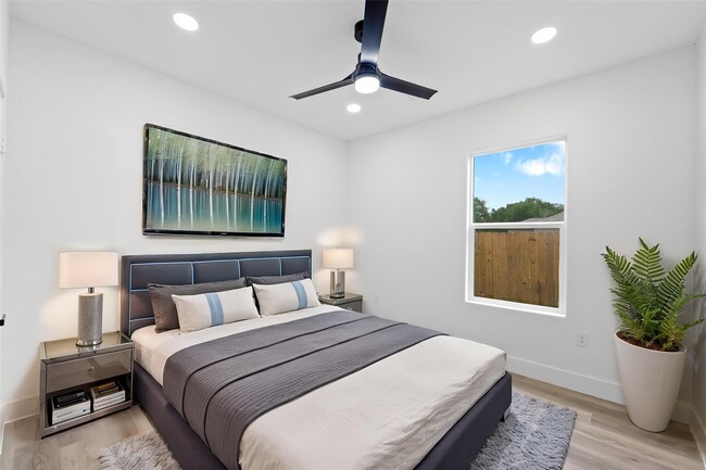 Building Photo - 821 Empire St