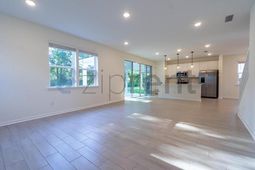 Building Photo - 5823 Tomahawk Lake Dr