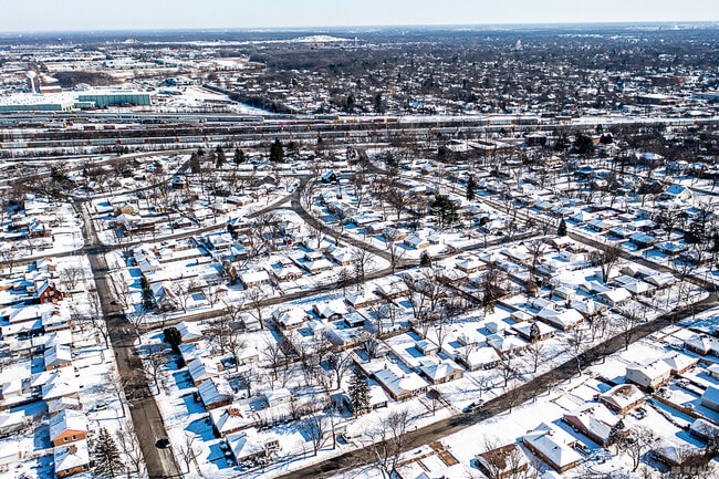 Building Photo - 17555 Howe Ave