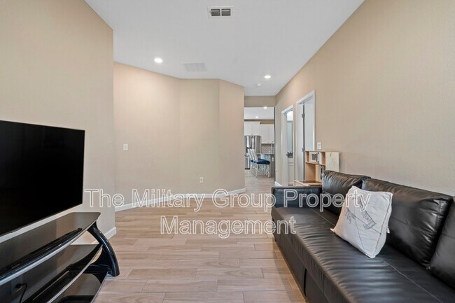 Building Photo - 383 St Vincent Dr