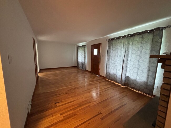 Building Photo - Home in Upper St. Clair!