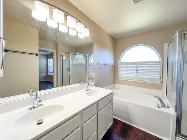 Building Photo - 218 Val Verde Dr
