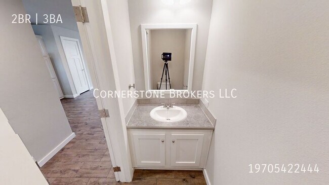 Building Photo - 227 Omnia St