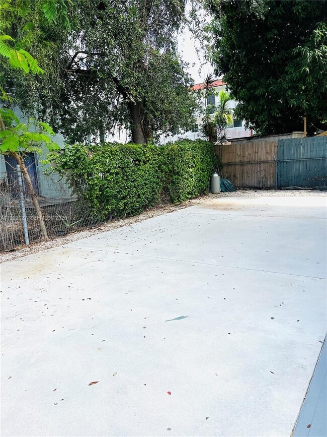 Building Photo - 2121 SW 4th St