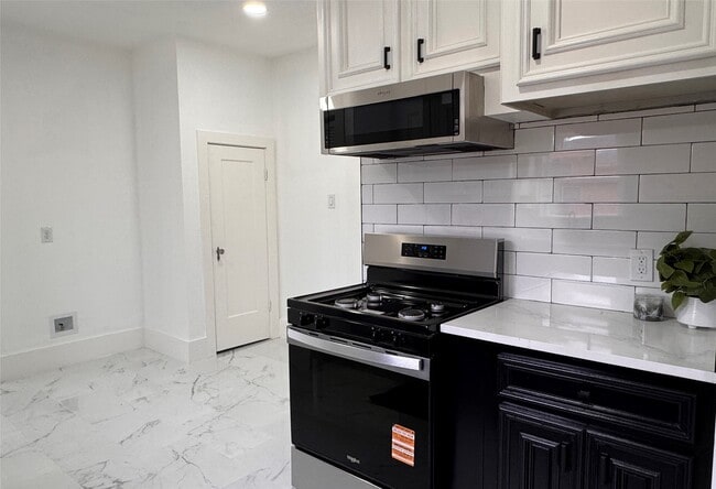 Building Photo - 1569 Elliott St