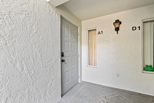 Building Photo - 1004 Green Pine Blvd