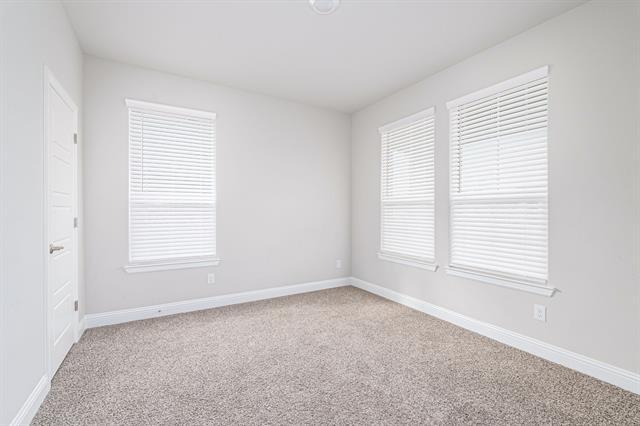 Building Photo - 2205 Redwing Dr