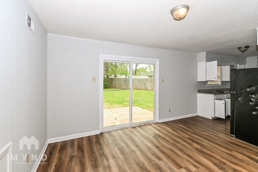 Building Photo - 2593 Courtney Dr