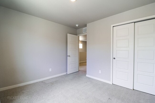 Building Photo - New Townhome in Downtown Johnstown