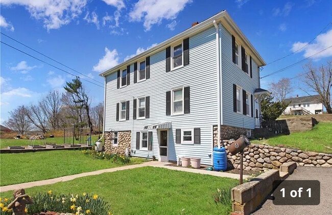 Building Photo - 8 Service St