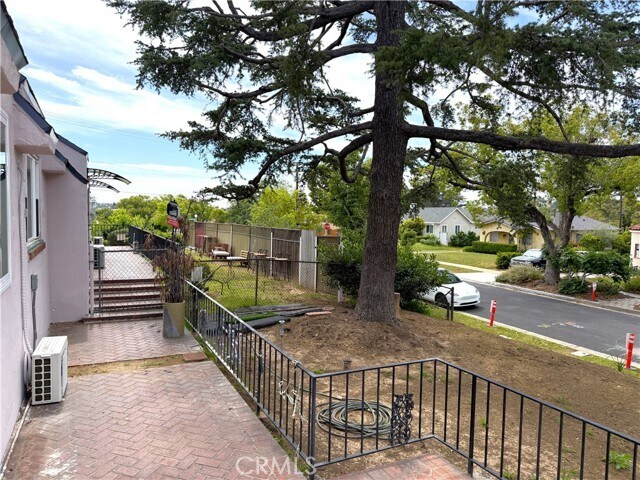 Building Photo - 522 Westminster Ave