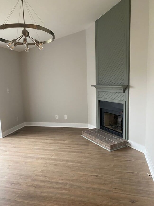 Building Photo - 575 Countrytown Dr