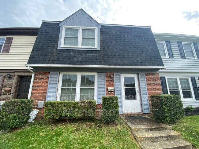 Building Photo - 304 Garfield Ct