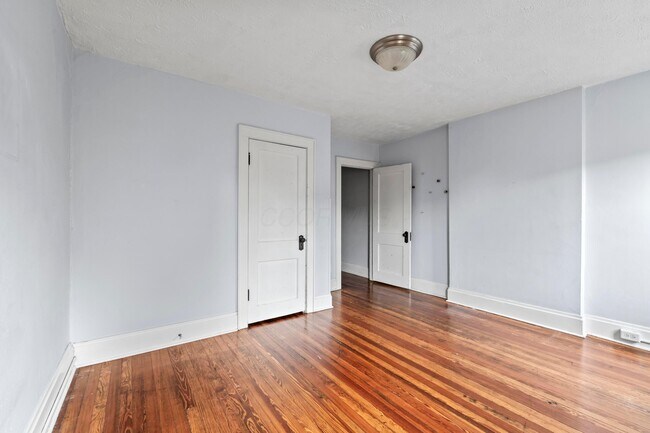 Building Photo - 46 W Kossuth St