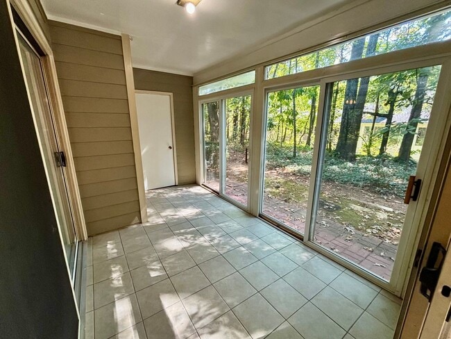 Building Photo - 57 Doranne Ct