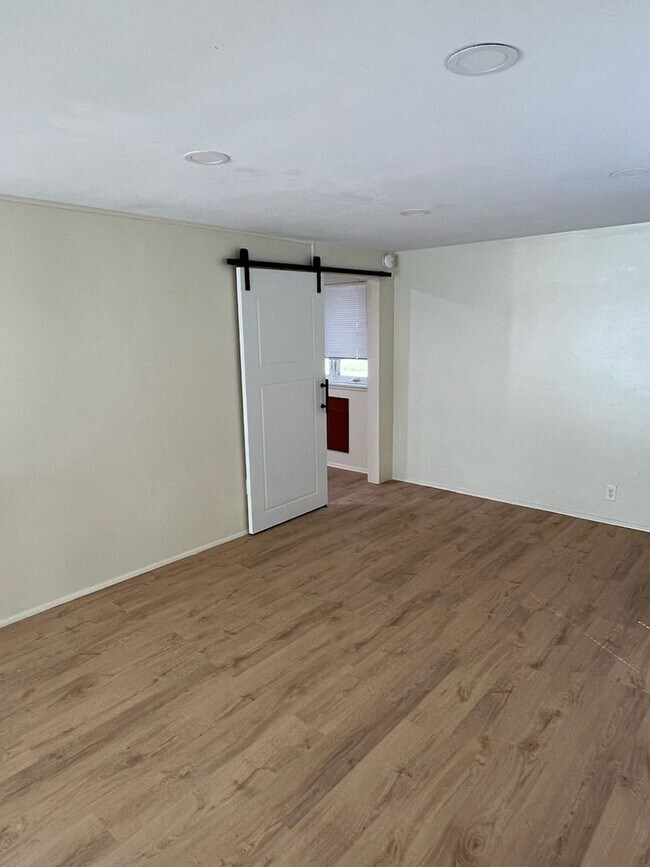 Building Photo - First-Floor One Bedroom, One Bathroom Apartment on S. Corl Street