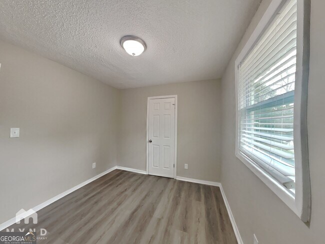 Building Photo - 406 Blair Villa Dr SE
