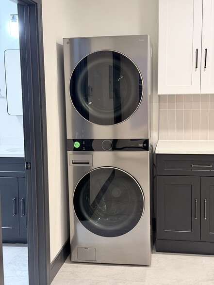 Building Photo - 1806 S Jefferson St