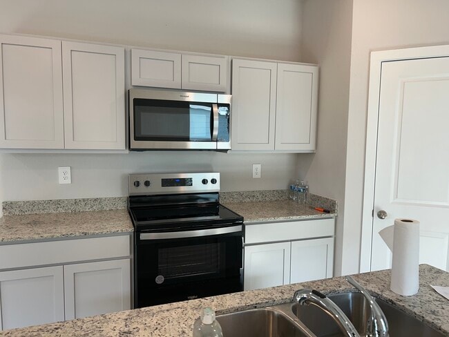 Building Photo - 329 Pickel Dr