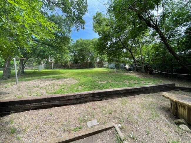 Building Photo - 845 Rumfield Rd