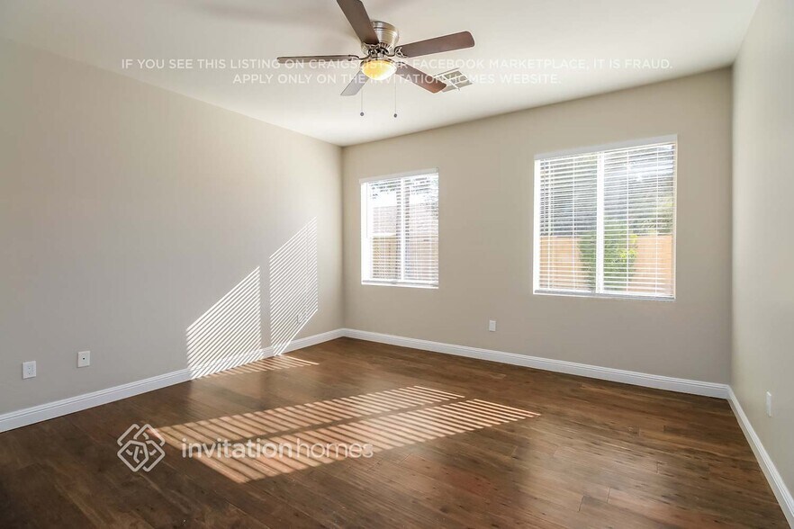 Building Photo - 686 E Colt Ct