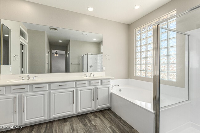 Building Photo - 3550 W Magellan Dr